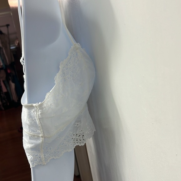 b.tempt’d white lace bralette, Sz XL, adjustable straps, lined in front, - Picture 9 of 15